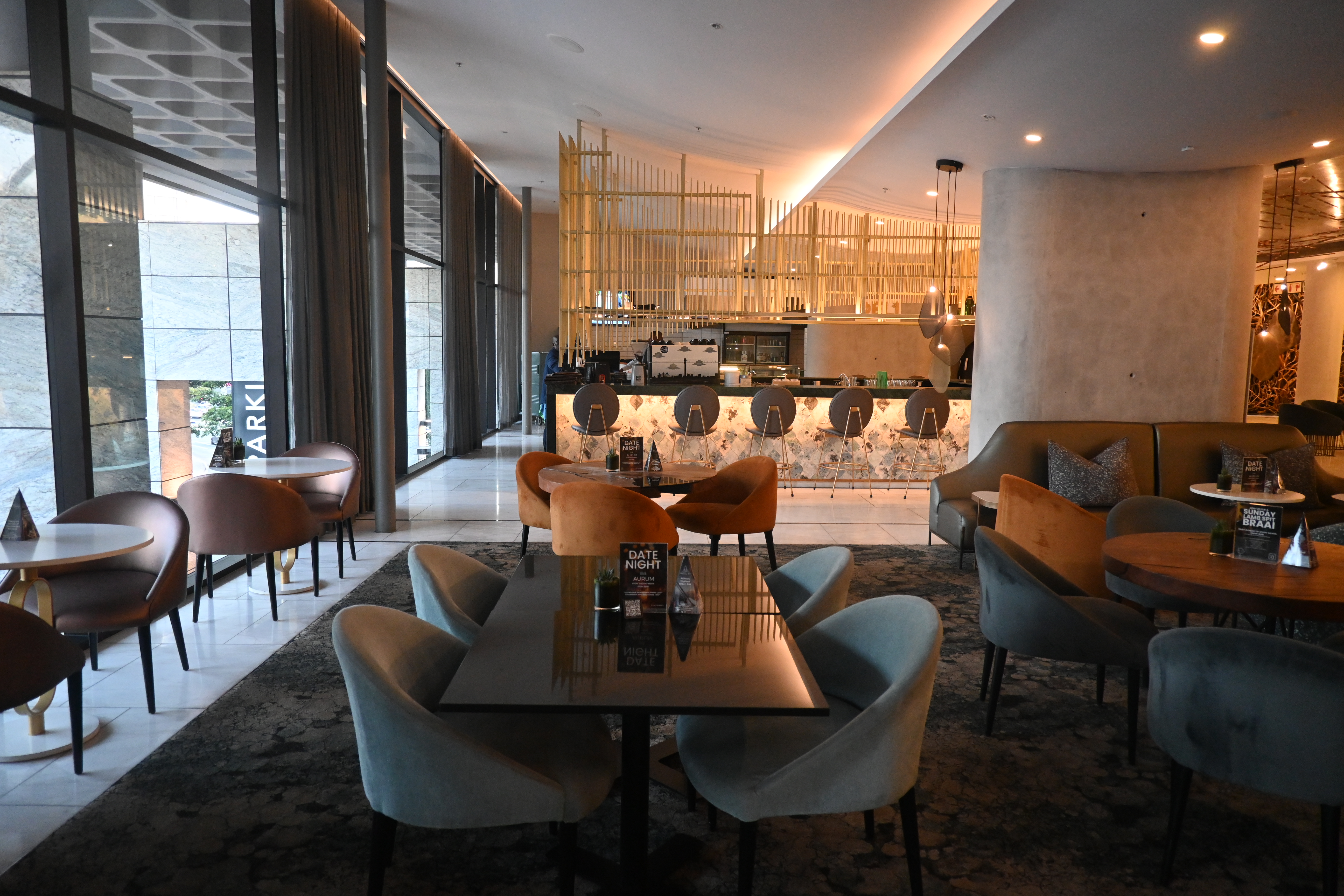 Leo's Lounge